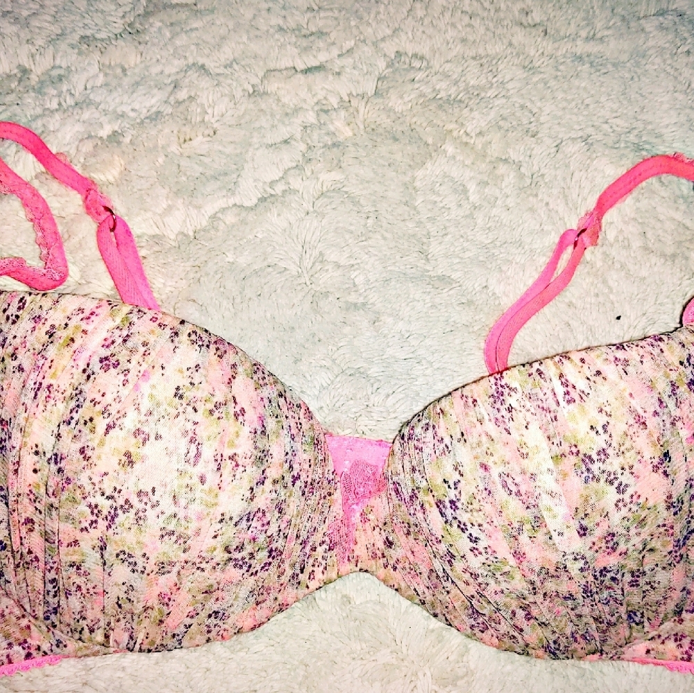 Victoria's Secret Bra. 32B